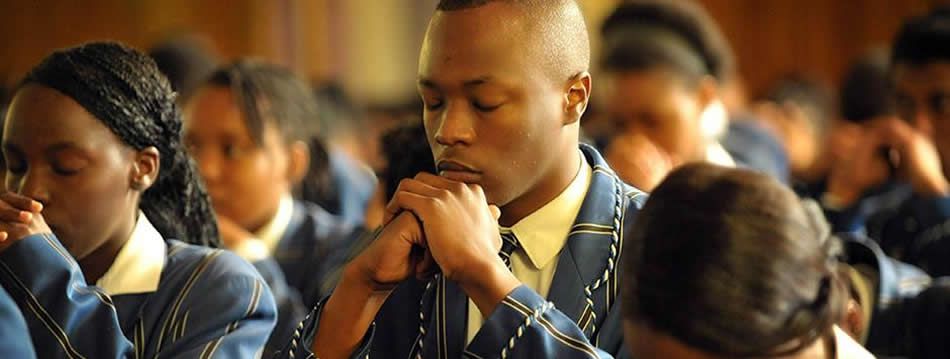 Praying school children